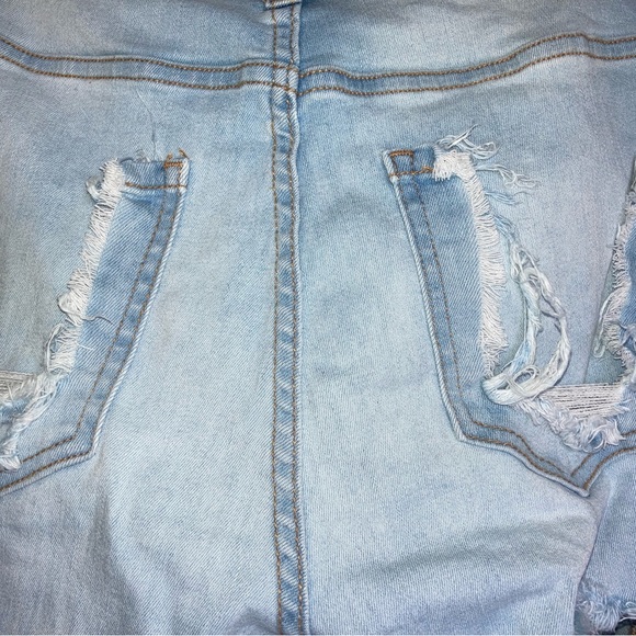 Cute ripped Jeans! - Picture 2 of 8